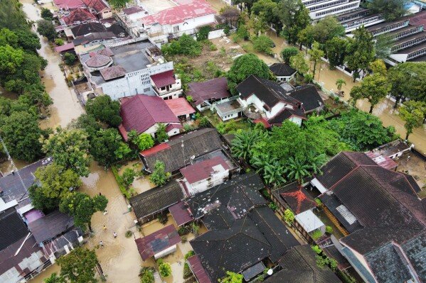 Jumlah korban tewas akibat banjir dan tanah longsor di pulau Sumatra meningkat menjadi 164 orang