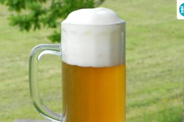 Pelatih kebugaran menjelaskan mengapa alkohol membuat Anda mengalami 'perut buncit' klasik