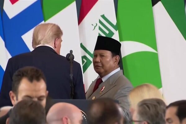 'Saya akan meminta Eric menelepon': Momen panas Trump dengan presiden Indonesia menimbulkan pertanyaan tentang kesepakatan bisnis sampingan