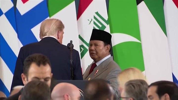 'Saya akan meminta Eric menelepon': Momen panas Trump dengan presiden Indonesia menimbulkan pertanyaan tentang kesepakatan bisnis sampingan