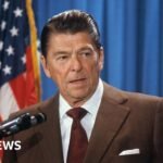 Trump menaikkan tarif atas barang-barang Kanada sebagai tanggapan atas iklan Reagan