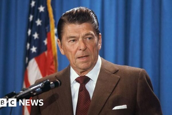 Trump menaikkan tarif atas barang-barang Kanada sebagai tanggapan atas iklan Reagan