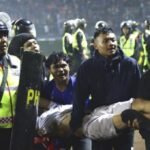 Diperbarui (2): 125 orang tewas akibat gas air mata yang memicu kerusuhan di pertandingan sepak bola Indonesia