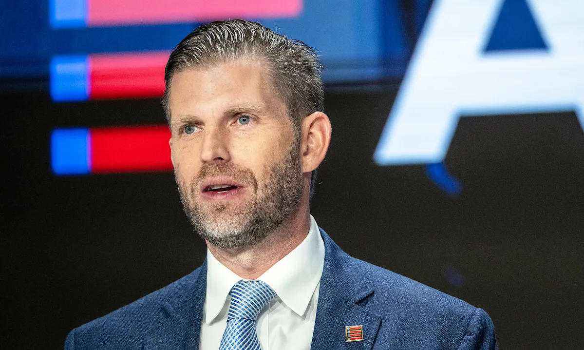 Eric Trump mengatakan bahwa presiden Indonesia di atas hot mic bertanya kepada ayahnya tentang bisnis keluarga