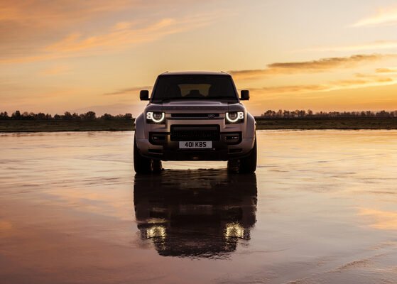 Gaya hidup mewah berpadu dengan kekuatan off-road dengan Defender OCTA yang serba baru dari Land Rover