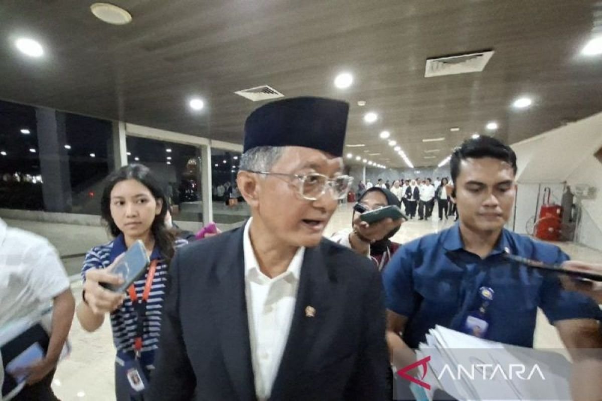 Indonesia membuka kembali jalan-jalan utama di Aceh setelah banjir dan tanah longsor yang mematikan