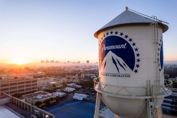 Keuntungan dan Kerugian S&P 500 Hari Ini: Paramount dan Netflix Turun; Teknologi Microchip Melonjak Karena Panduan yang Kuat