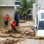 Lebih dari 400 orang tewas akibat banjir di Indonesia, kata para pejabat