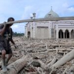 Selain kerusakan fisik, banjir juga meninggalkan luka emosional yang mendalam di Aceh, Indonesia
