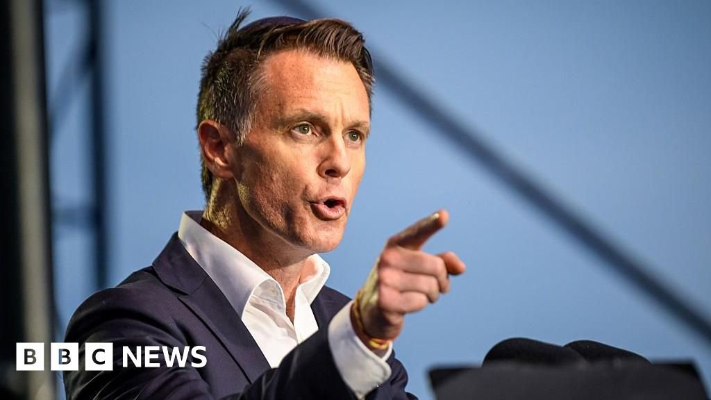 Langkah Australia untuk mempercepat pengesahan undang-undang baru tentang senjata api dan demonstrasi menuai kritik.