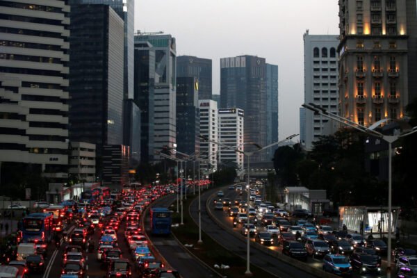 Mengapa Indonesia memindahkan ibu kotanya dari Jakarta ke Borneo