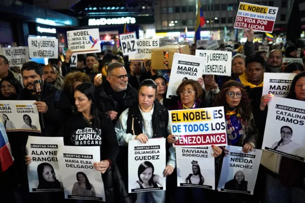 Pendukung Machado dari Venezuela menggelar aksi unjuk rasa di berbagai kota di seluruh dunia.
