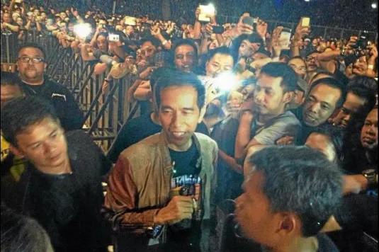 Presiden Indonesia berikutnya akan menjadi seorang pria yang temperamental dan maskulin atau seorang populis yang menjadi boneka.