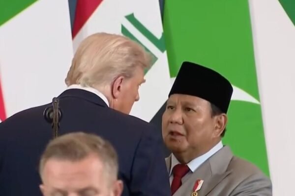 Presiden Indonesia mengatakan kepada Trump bahwa dia 'tidak aman' dalam momen mikrofon terbuka yang mengkhawatirkan.
