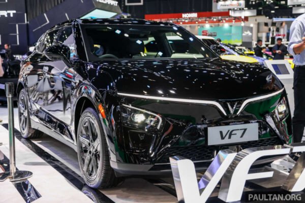 VinFast VF7 akan debut di Indonesia pada pameran Gaikindo 2025 – SUV listrik segmen C dengan tenaga hingga 354 PS dan jangkauan hingga 496 km.