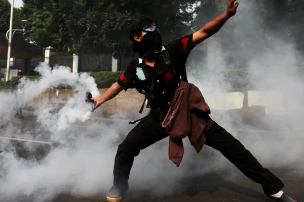 Indonesia dalam kekacauan: Lima warga Indonesia memberikan pandangan tentang mengapa dan bagaimana memperbaikinya.