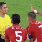 Indonesia mendapat tiga kartu merah setelah seorang pejabat tim mendorong wasit setelah kalah dari Irak dalam kualifikasi Piala Dunia.