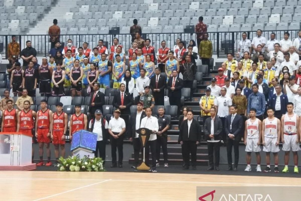Jokowi meresmikan Indonesia Arena di Kompleks Olahraga GBK.