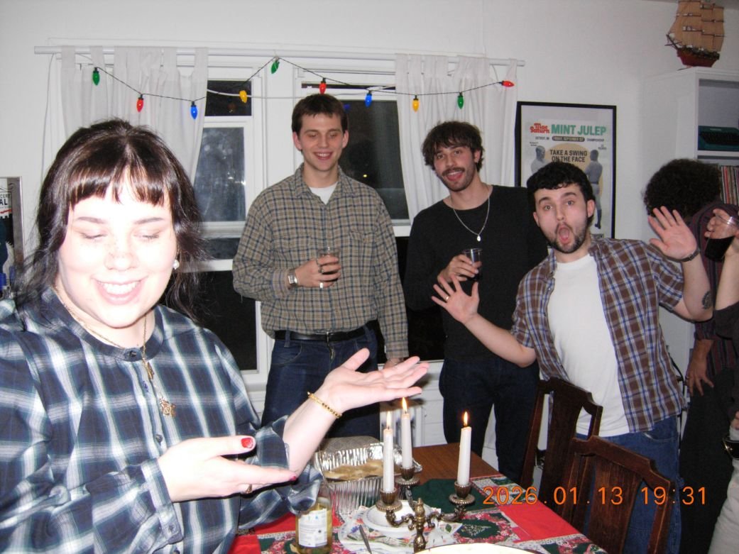 Lelah dengan kecerdasan buatan (AI), orang-orang beralih ke gaya hidup analog pada tahun 2026.