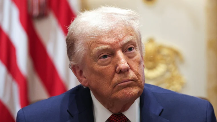 Pasukan Eropa tiba di Greenland saat Trump melontarkan kejutan lain.