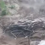 Banjir bandang menyebabkan kerusakan luas di kawasan wisata pemandian air panas Guci, Indonesia