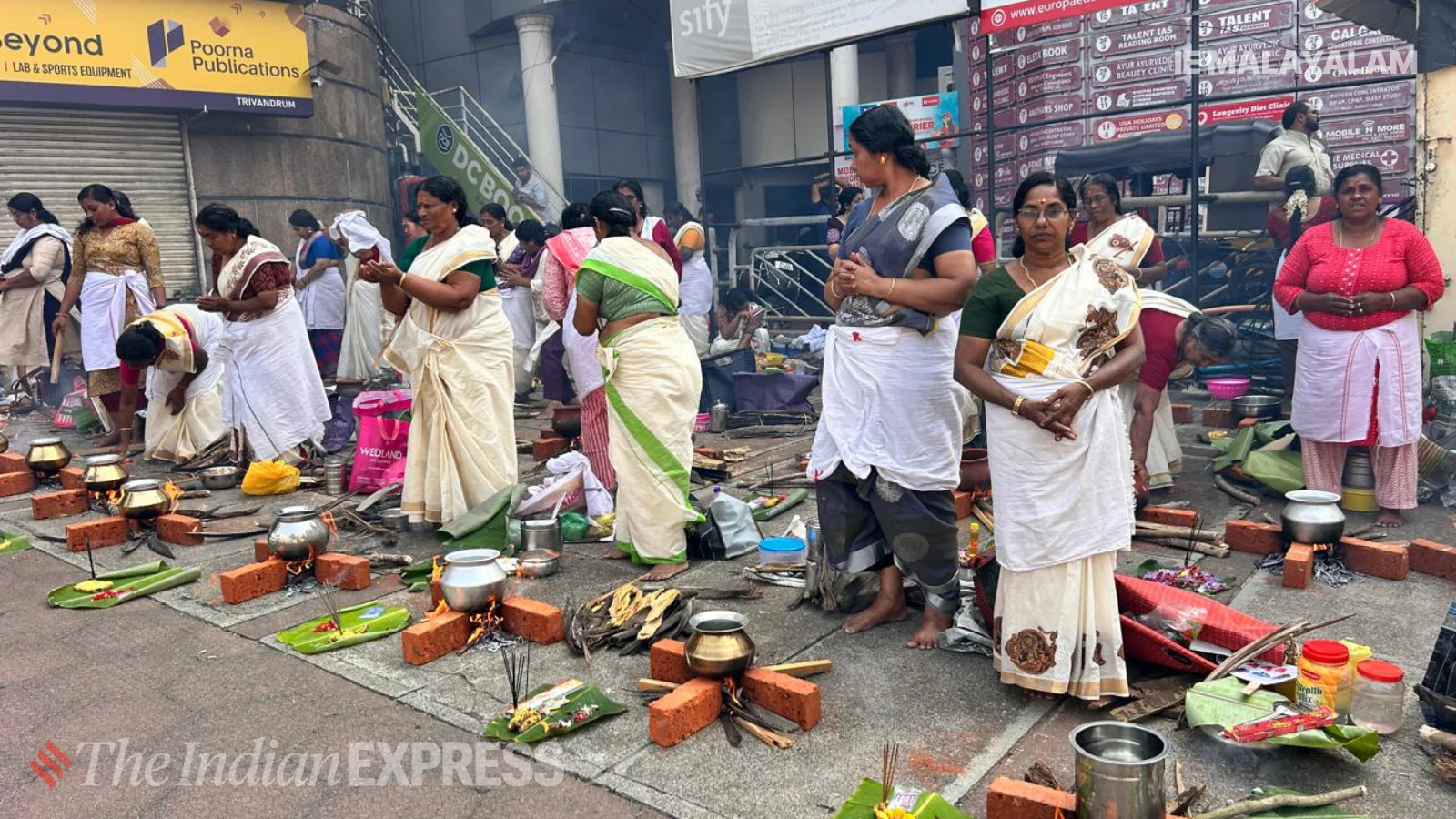 Dalam Gambar: Perayaan Attukal Pongala di Kerala