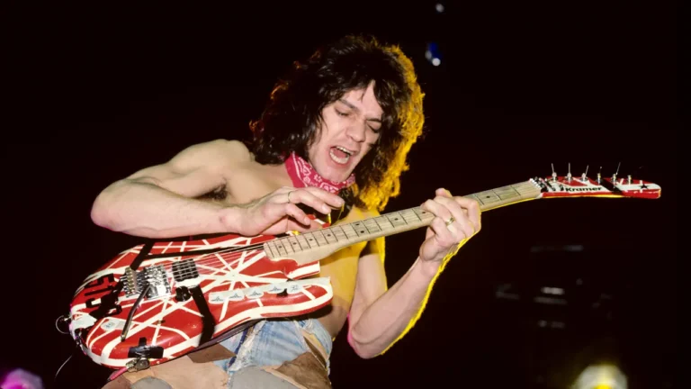 Eddie Van Halen mengalami diskriminasi rasial saat tumbuh besar sebagai anak berdarah campuran dari seorang ibu asal Indonesia, kata David Lee Roth