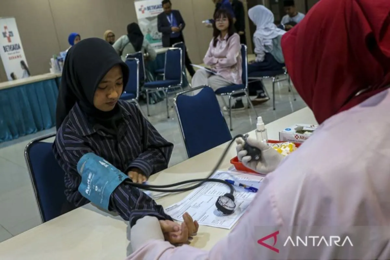 Indonesia memperluas layanan pemeriksaan kesehatan gratis bagi siswa mulai bulan Juli.
