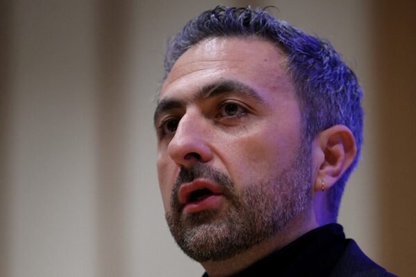 Kepala Divisi AI Microsoft mengatakan Anda harus waspada terhadap AI; dunia akan menjadi lebih buruk jika manusia kehilangan kendali atasnya