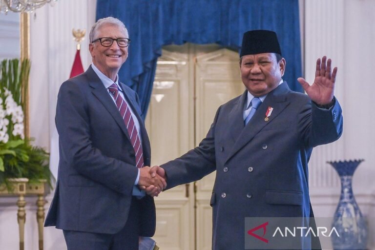Prabowo dari Indonesia bertemu dengan Bill Gates untuk membahas kesehatan global dan teknologi.