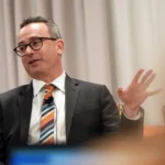Bagaimana Teknologi Mendukung dan Menghambat Demokrasi - Fakultas Hukum Harvard