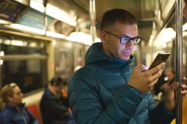 Dampak negatif teknologi: Psikologis, sosial, dan kesehatan