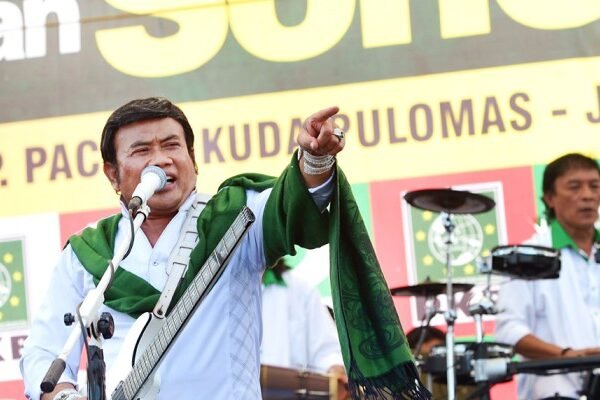 'Elvis' Indonesia memimpin barisan selebriti dalam pemilu