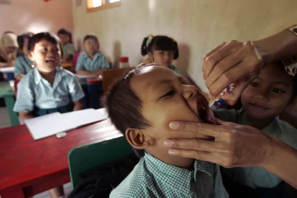 Guncangan akibat COVID-19 mengganggu program vaksinasi rutin di Indonesia