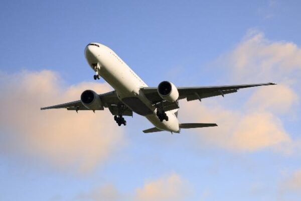 Indonesia Mengonfirmasi bahwa Izin Penerbangan AS Bukan Bagian dari Kesepakatan Pertahanan