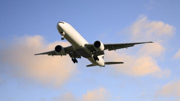 Indonesia Mengonfirmasi bahwa Izin Penerbangan AS Bukan Bagian dari Kesepakatan Pertahanan