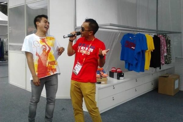 Kenalan dengan Bintang: Rico Ceper Membuka Bazaar Selebriti