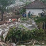 Longsor di Indonesia menewaskan delapan orang dan lebih dari 80 orang hilang dalam bencana mengerikan tersebut