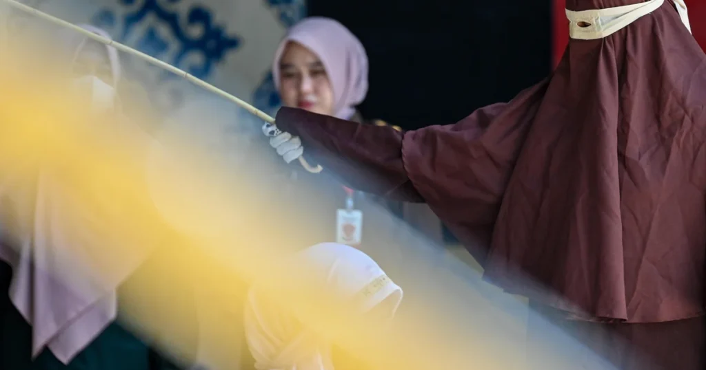 Pasangan suami istri asal Indonesia dihukum cambuk sebanyak 140 kali karena melakukan hubungan seksual di luar nikah dan mengonsumsi minuman beralkohol