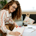 Saya menghabiskan dua belas tahun untuk menyempurnakan rutinitas pagi saya, mencatat kebiasaan-kebiasaan saya, dan membaca setiap buku tentang disiplin—dan hal yang akhirnya membuat saya bahagia adalah menghentikan semua itu dan bertanya pada diri sendiri apa yang sebenarnya saya inginkan