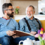 Tak ada yang bisa mempersiapkanmu menghadapi kesedihan yang begitu mendalam saat melihat ayahmu berubah menjadi seseorang yang harus meminta izin di rumahnya sendiri — bukan karena ada yang memintanya, melainkan karena masa pensiun telah menghilangkan satu-satunya konteks di mana...