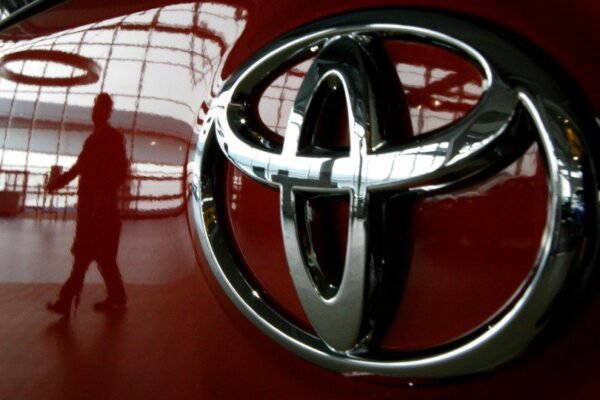 Toyota akan menginvestasikan $2 miliar untuk mengembangkan kendaraan listrik di Indonesia